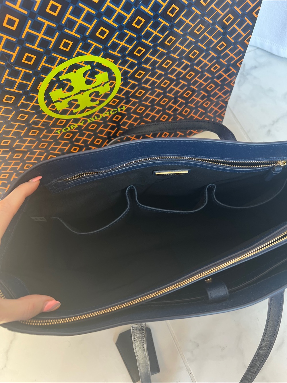 NEW Tory Burch York Buckle Tote in Navy Saffiano Leather - Picture 6 of 8